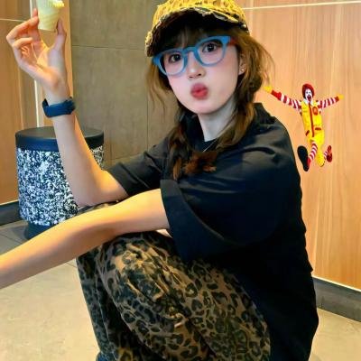 早逝白月光穿十一年后成全家福星